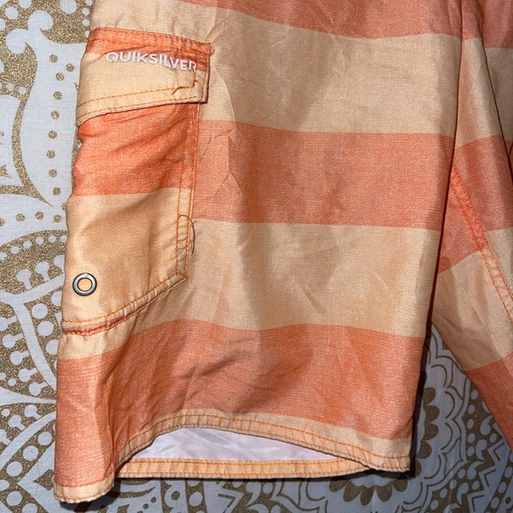 ✨3 FOR $18✨ MIX & MATCH, QUICKSILVER MENS ORANGE STRIPED BOARD SHORTS, SIZE MED. - Picture 4 of 7